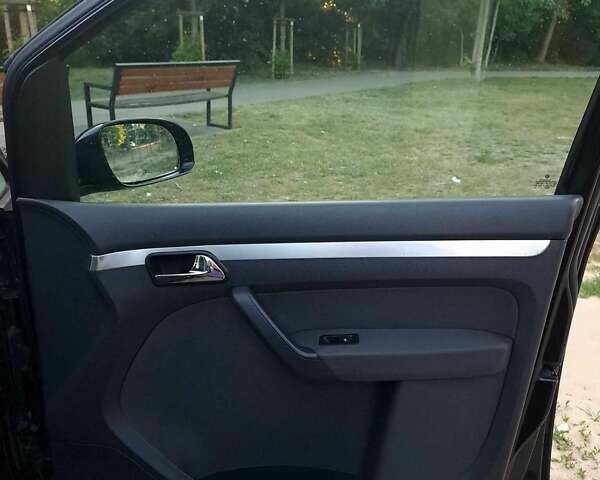 Чорний Фольксваген Туран, об'ємом двигуна 1.97 л та пробігом 291 тис. км за 7000 $, фото 11 на Automoto.ua