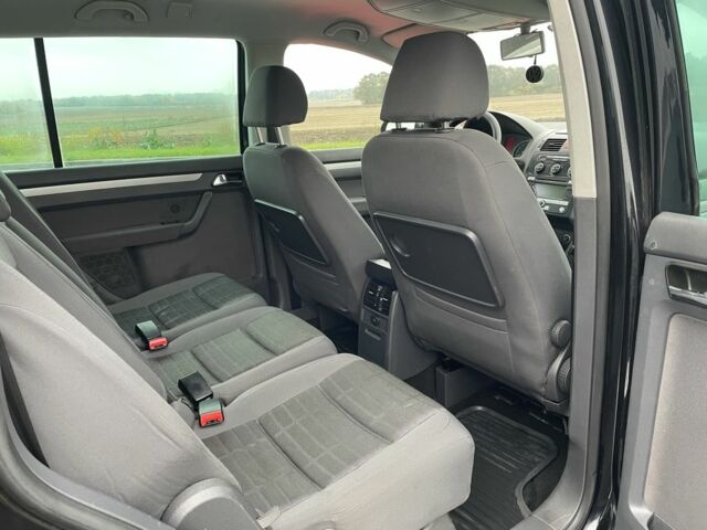 Чорний Фольксваген Туран, об'ємом двигуна 2 л та пробігом 339 тис. км за 6000 $, фото 15 на Automoto.ua