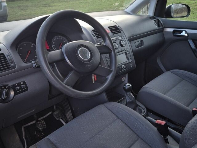 Черный Фольксваген Туран, объемом двигателя 1.9 л и пробегом 217 тыс. км за 2550 $, фото 6 на Automoto.ua