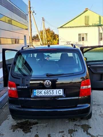 Черный Фольксваген Туран, объемом двигателя 1.6 л и пробегом 197 тыс. км за 5850 $, фото 10 на Automoto.ua