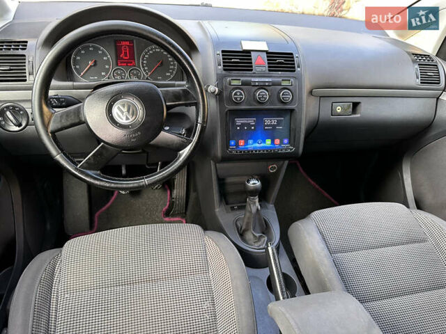Черный Фольксваген Туран, объемом двигателя 2 л и пробегом 281 тыс. км за 5199 $, фото 12 на Automoto.ua