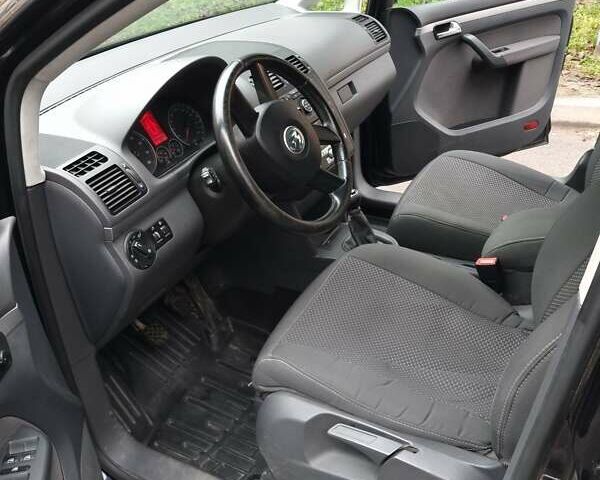 Черный Фольксваген Туран, объемом двигателя 1.39 л и пробегом 239 тыс. км за 5700 $, фото 6 на Automoto.ua