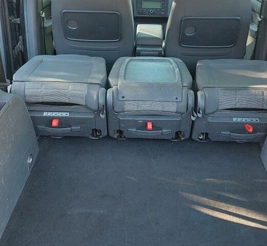 Черный Фольксваген Туран, объемом двигателя 1.6 л и пробегом 238 тыс. км за 5900 $, фото 16 на Automoto.ua