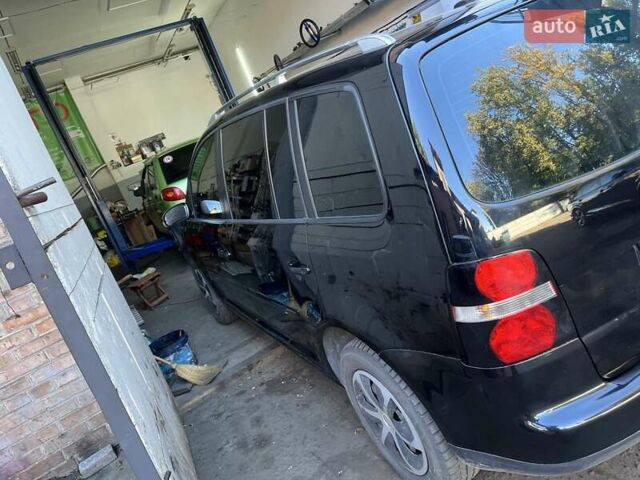 Черный Фольксваген Туран, объемом двигателя 1.97 л и пробегом 360 тыс. км за 7200 $, фото 5 на Automoto.ua