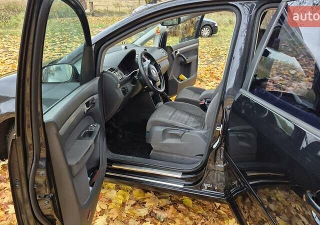 Черный Фольксваген Туран, объемом двигателя 1.39 л и пробегом 278 тыс. км за 5200 $, фото 21 на Automoto.ua