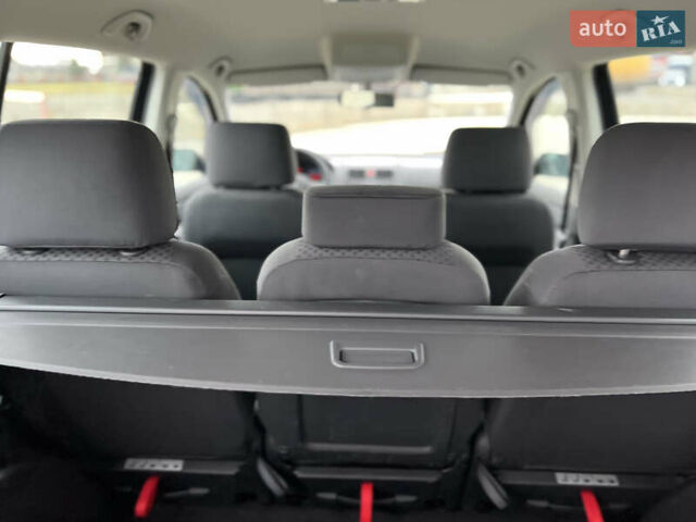 Черный Фольксваген Туран, объемом двигателя 1.6 л и пробегом 249 тыс. км за 5999 $, фото 85 на Automoto.ua