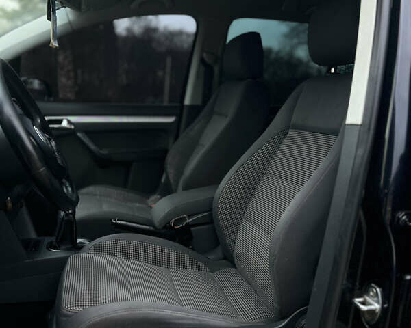 Черный Фольксваген Туран, объемом двигателя 1.9 л и пробегом 285 тыс. км за 6200 $, фото 22 на Automoto.ua