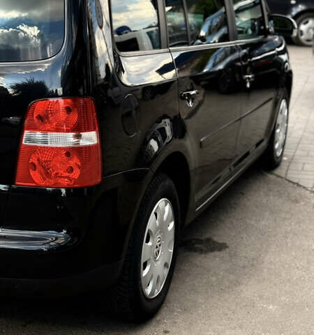 Черный Фольксваген Туран, объемом двигателя 1.6 л и пробегом 190 тыс. км за 6999 $, фото 58 на Automoto.ua