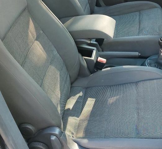 Черный Фольксваген Туран, объемом двигателя 1.6 л и пробегом 238 тыс. км за 5900 $, фото 13 на Automoto.ua