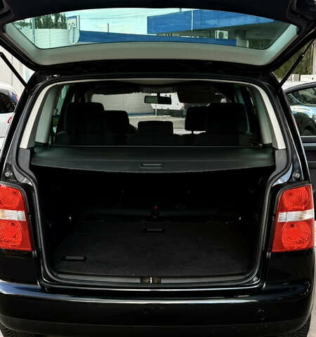 Черный Фольксваген Туран, объемом двигателя 1.6 л и пробегом 190 тыс. км за 6999 $, фото 33 на Automoto.ua