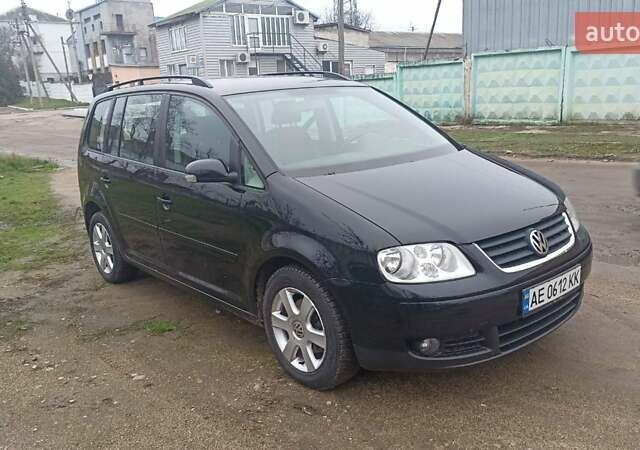 Черный Фольксваген Туран, объемом двигателя 1.6 л и пробегом 280 тыс. км за 5300 $, фото 5 на Automoto.ua