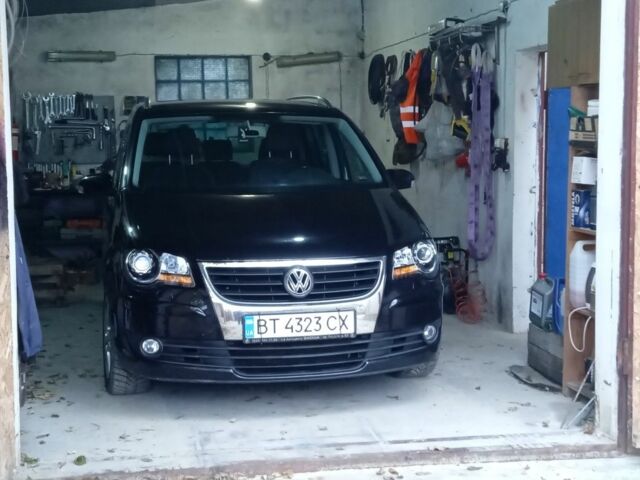 Черный Фольксваген Туран, объемом двигателя 1.4 л и пробегом 218 тыс. км за 6500 $, фото 11 на Automoto.ua