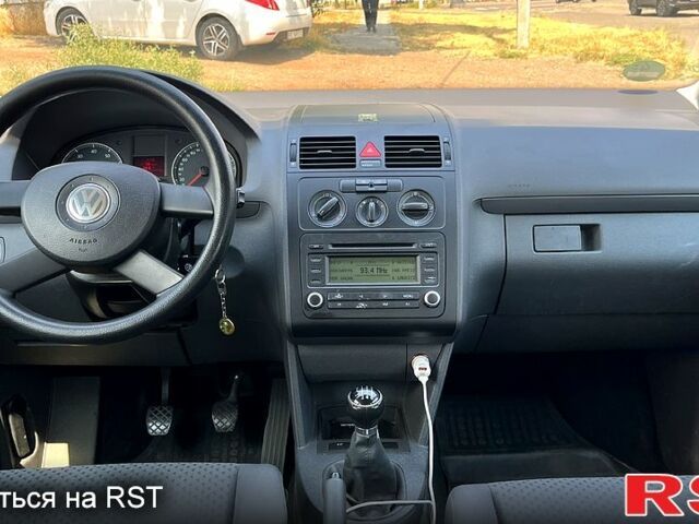 Черный Фольксваген Туран, объемом двигателя 1.4 л и пробегом 293 тыс. км за 3400 $, фото 6 на Automoto.ua