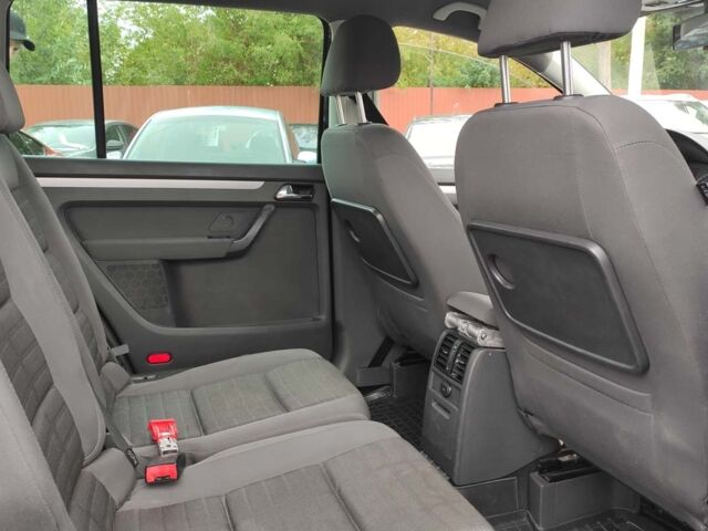 Черный Фольксваген Туран, объемом двигателя 1.6 л и пробегом 289 тыс. км за 5800 $, фото 14 на Automoto.ua