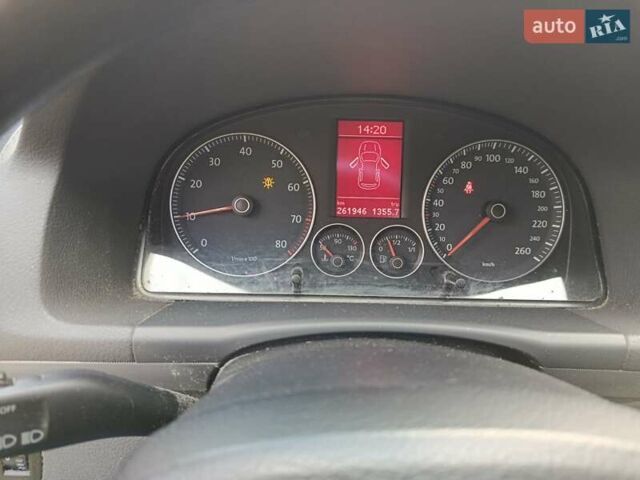 Черный Фольксваген Туран, объемом двигателя 1.6 л и пробегом 261 тыс. км за 4999 $, фото 35 на Automoto.ua