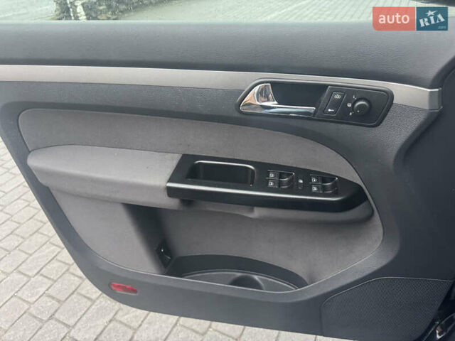 Черный Фольксваген Туран, объемом двигателя 1.9 л и пробегом 246 тыс. км за 7800 $, фото 13 на Automoto.ua