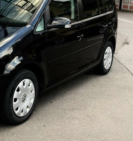 Черный Фольксваген Туран, объемом двигателя 1.6 л и пробегом 190 тыс. км за 6999 $, фото 44 на Automoto.ua