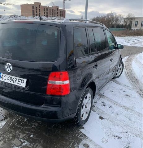 Чорний Фольксваген Туран, об'ємом двигуна 2 л та пробігом 345 тис. км за 6500 $, фото 3 на Automoto.ua