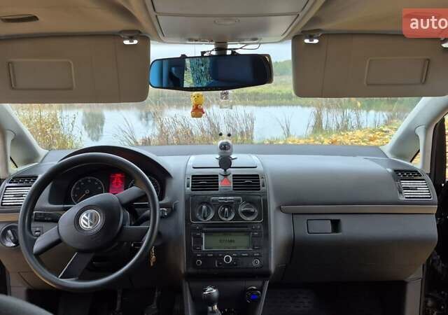 Черный Фольксваген Туран, объемом двигателя 1.39 л и пробегом 278 тыс. км за 5200 $, фото 13 на Automoto.ua