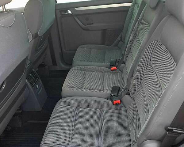 Чорний Фольксваген Туран, об'ємом двигуна 1.97 л та пробігом 291 тис. км за 7000 $, фото 8 на Automoto.ua