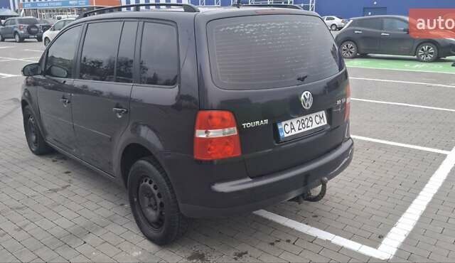 Чорний Фольксваген Туран, об'ємом двигуна 2 л та пробігом 485 тис. км за 4300 $, фото 2 на Automoto.ua
