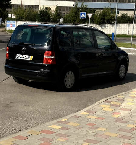 Черный Фольксваген Туран, объемом двигателя 1.6 л и пробегом 190 тыс. км за 6999 $, фото 76 на Automoto.ua