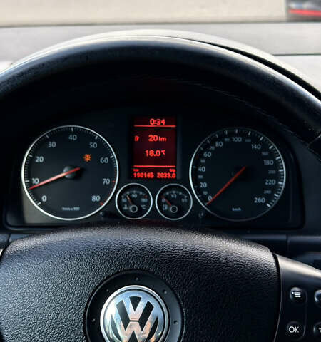 Черный Фольксваген Туран, объемом двигателя 1.6 л и пробегом 190 тыс. км за 6999 $, фото 82 на Automoto.ua