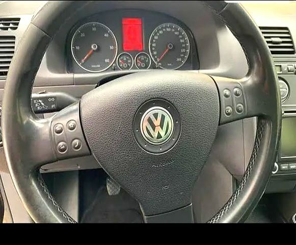 Черный Фольксваген Туран, объемом двигателя 2 л и пробегом 220 тыс. км за 7500 $, фото 4 на Automoto.ua