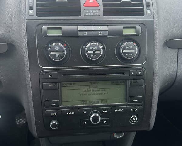 Черный Фольксваген Туран, объемом двигателя 1.9 л и пробегом 246 тыс. км за 7800 $, фото 8 на Automoto.ua