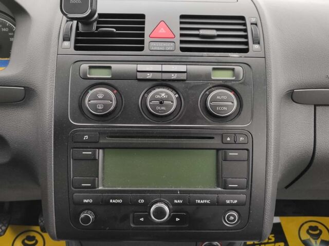 Черный Фольксваген Туран, объемом двигателя 1.6 л и пробегом 289 тыс. км за 5800 $, фото 15 на Automoto.ua