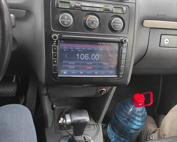 Черный Фольксваген Туран, объемом двигателя 2 л и пробегом 301 тыс. км за 6700 $, фото 2 на Automoto.ua