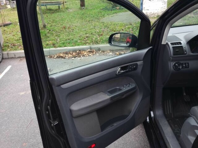 Черный Фольксваген Туран, объемом двигателя 1.4 л и пробегом 239 тыс. км за 5700 $, фото 5 на Automoto.ua