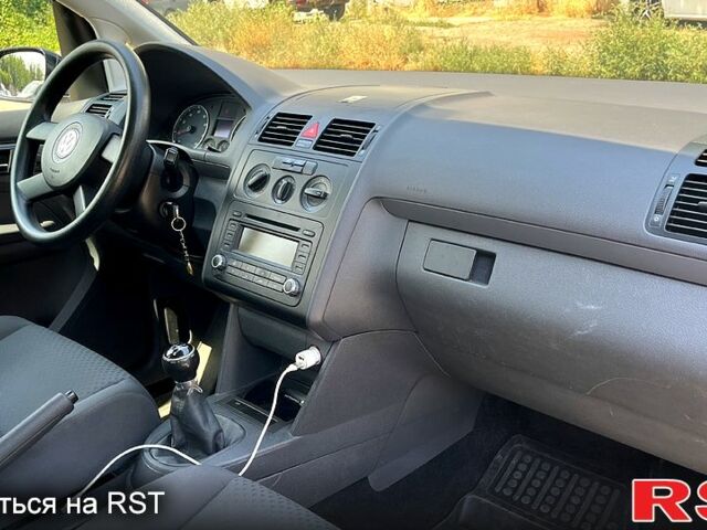 Черный Фольксваген Туран, объемом двигателя 1.4 л и пробегом 293 тыс. км за 3400 $, фото 5 на Automoto.ua