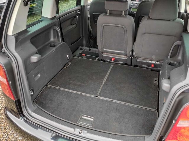 Черный Фольксваген Туран, объемом двигателя 1.6 л и пробегом 289 тыс. км за 5800 $, фото 6 на Automoto.ua