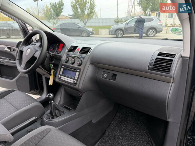 Чорний Фольксваген Туран, об'ємом двигуна 1.6 л та пробігом 201 тис. км за 7350 $, фото 28 на Automoto.ua