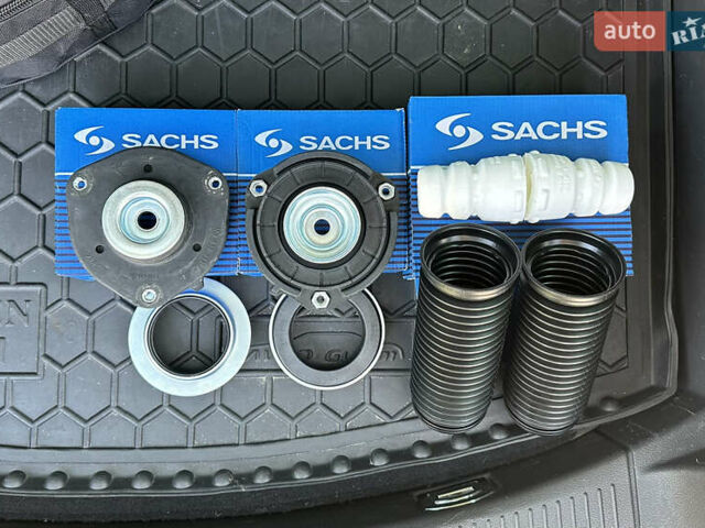 Чорний Фольксваген Туран, об'ємом двигуна 1.97 л та пробігом 270 тис. км за 8300 $, фото 48 на Automoto.ua