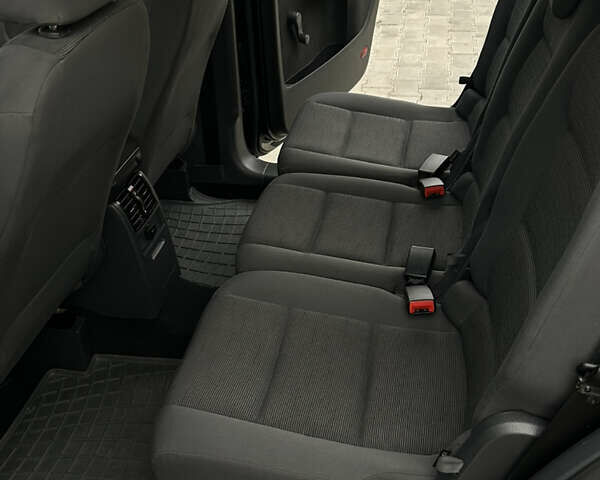 Чорний Фольксваген Туран, об'ємом двигуна 1.9 л та пробігом 124 тис. км за 8700 $, фото 26 на Automoto.ua