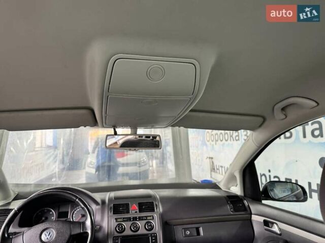 Черный Фольксваген Туран, объемом двигателя 1.97 л и пробегом 314 тыс. км за 7300 $, фото 31 на Automoto.ua