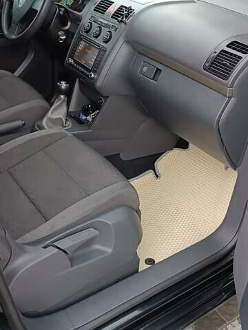 Черный Фольксваген Туран, объемом двигателя 2 л и пробегом 249 тыс. км за 8400 $, фото 17 на Automoto.ua