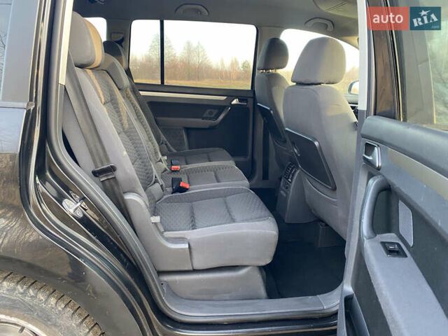 Черный Фольксваген Туран, объемом двигателя 1.9 л и пробегом 367 тыс. км за 3400 $, фото 6 на Automoto.ua