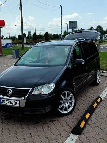 Черный Фольксваген Туран, объемом двигателя 1.97 л и пробегом 318 тыс. км за 6000 $, фото 29 на Automoto.ua