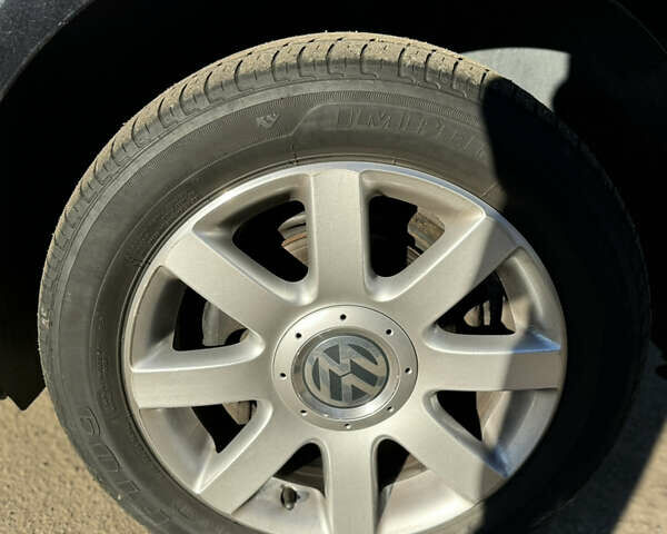 Черный Фольксваген Туран, объемом двигателя 1.4 л и пробегом 217 тыс. км за 8300 $, фото 11 на Automoto.ua