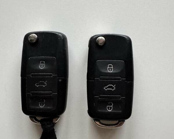 Черный Фольксваген Туран, объемом двигателя 1.97 л и пробегом 314 тыс. км за 7300 $, фото 15 на Automoto.ua