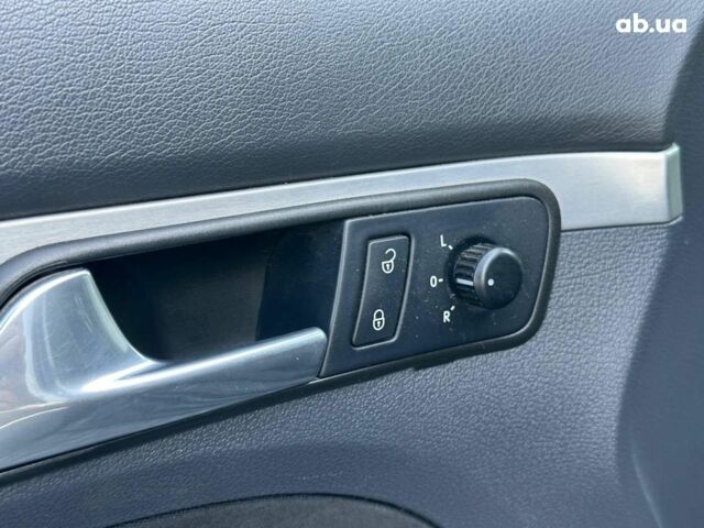 Черный Фольксваген Туран, объемом двигателя 2 л и пробегом 260 тыс. км за 7890 $, фото 14 на Automoto.ua