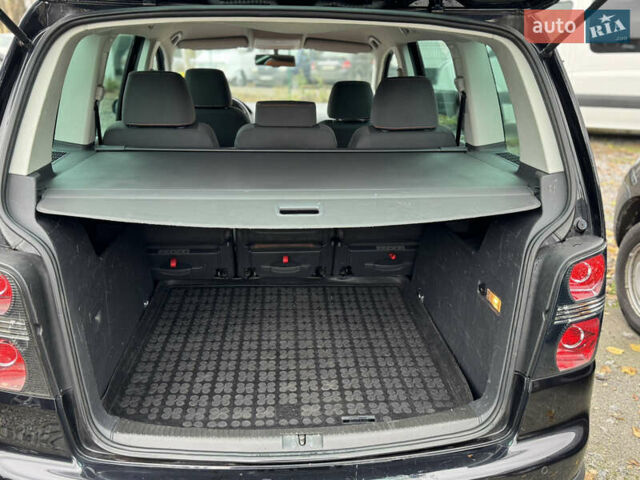 Черный Фольксваген Туран, объемом двигателя 1.4 л и пробегом 278 тыс. км за 6700 $, фото 22 на Automoto.ua