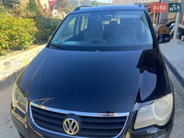 Чорний Фольксваген Туран, об'ємом двигуна 1.4 л та пробігом 212 тис. км за 6000 $, фото 1 на Automoto.ua