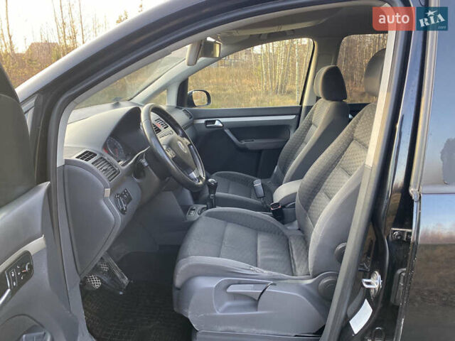 Черный Фольксваген Туран, объемом двигателя 1.9 л и пробегом 367 тыс. км за 3400 $, фото 12 на Automoto.ua