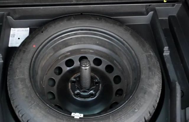 Черный Фольксваген Туран, объемом двигателя 2 л и пробегом 216 тыс. км за 5399 $, фото 16 на Automoto.ua