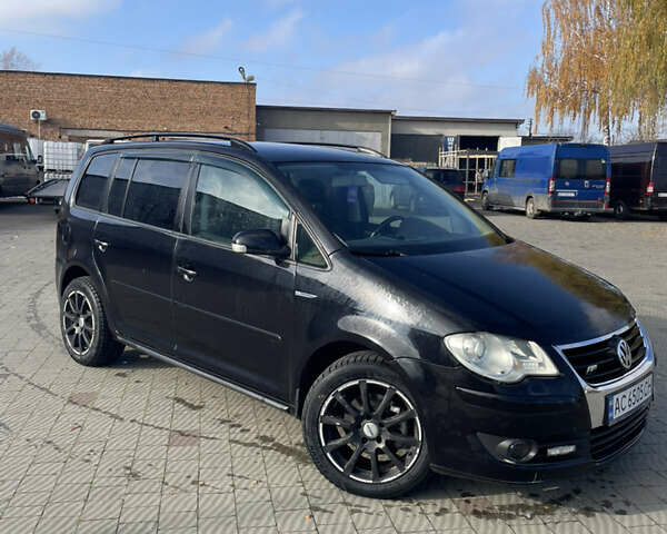 Черный Фольксваген Туран, объемом двигателя 1.9 л и пробегом 343 тыс. км за 7000 $, фото 4 на Automoto.ua