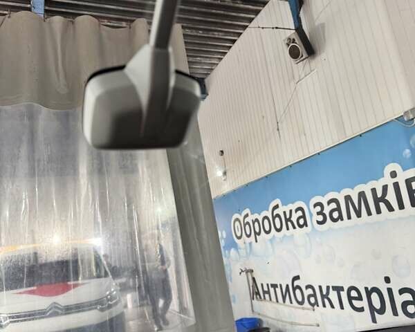 Чорний Фольксваген Туран, об'ємом двигуна 1.97 л та пробігом 313 тис. км за 7500 $, фото 19 на Automoto.ua